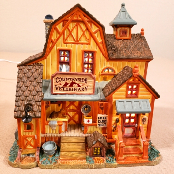 LEMAX VILLAGE COLLECTION COUNTRYSIDE VETERINARY - Picture 2 of 11